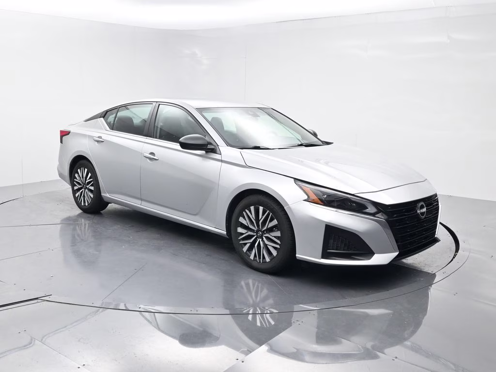 2024 Brilliant Silver Metallic Nissan Altima 2.5 SV FWD Sedan