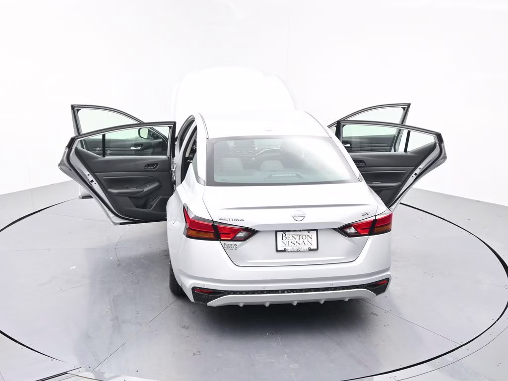 2024 Brilliant Silver Metallic Nissan Altima 2.5 SV FWD Sedan