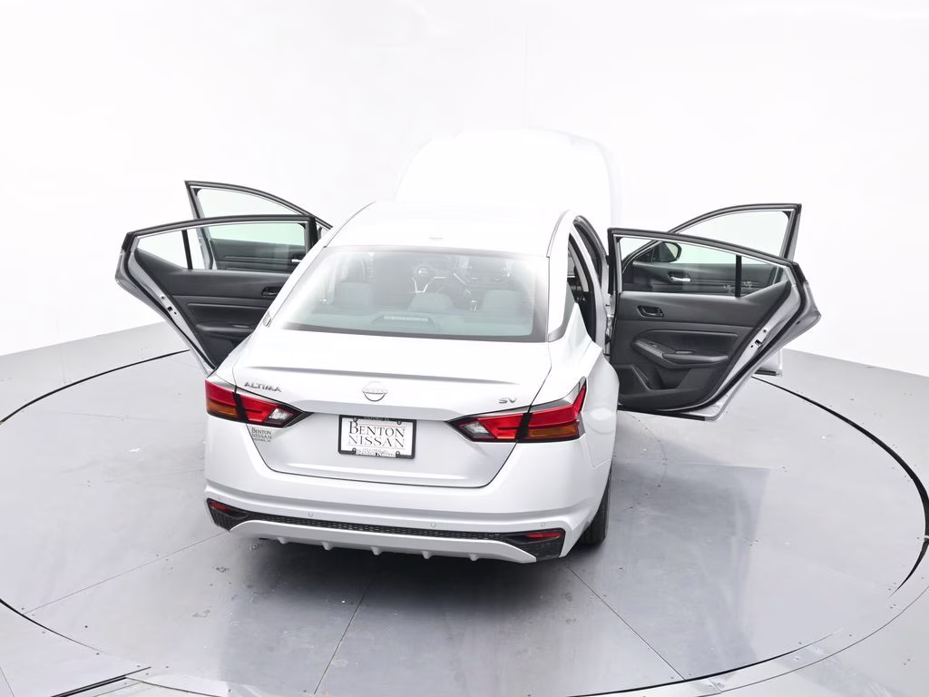 2024 Brilliant Silver Metallic Nissan Altima 2.5 SV FWD Sedan