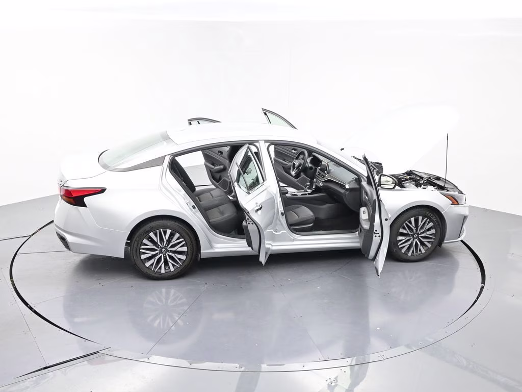 2024 Brilliant Silver Metallic Nissan Altima 2.5 SV FWD Sedan