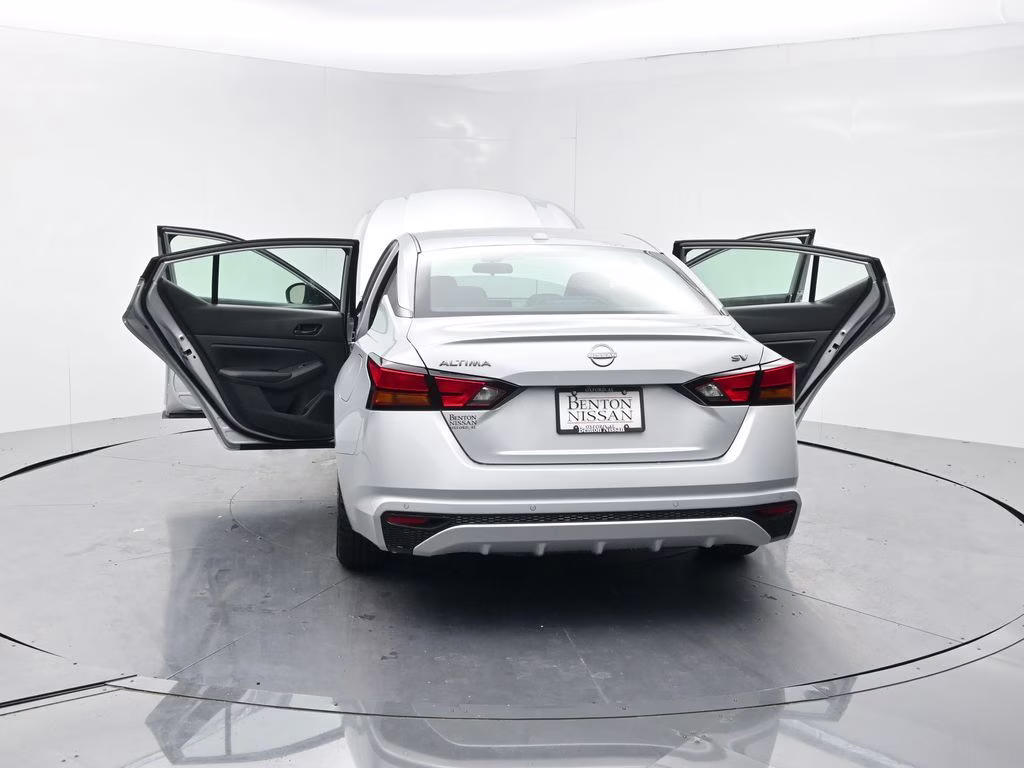 2024 Brilliant Silver Metallic Nissan Altima 2.5 SV FWD Sedan