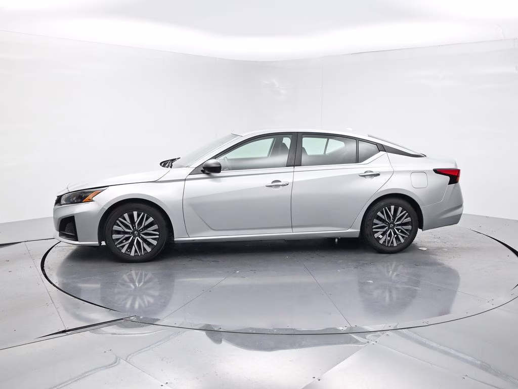 2024 Brilliant Silver Metallic Nissan Altima 2.5 SV FWD Sedan