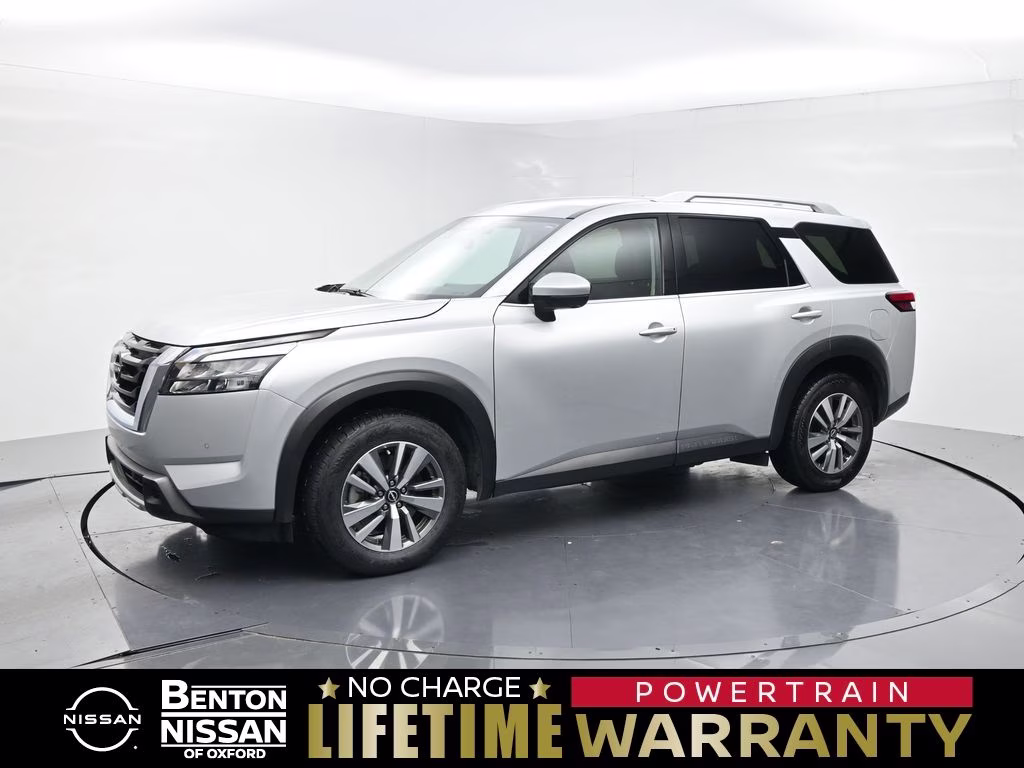 2025 Brilliant Silver Metallic Nissan Pathfinder SL FWD SUV