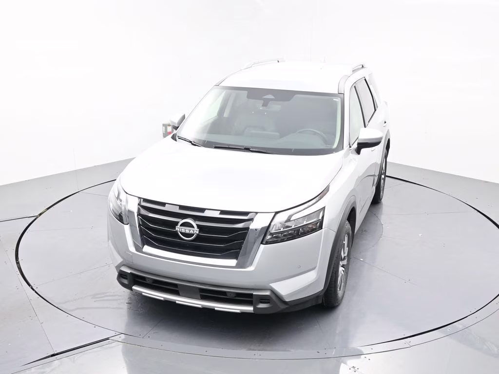 2025 Brilliant Silver Metallic Nissan Pathfinder SL FWD SUV
