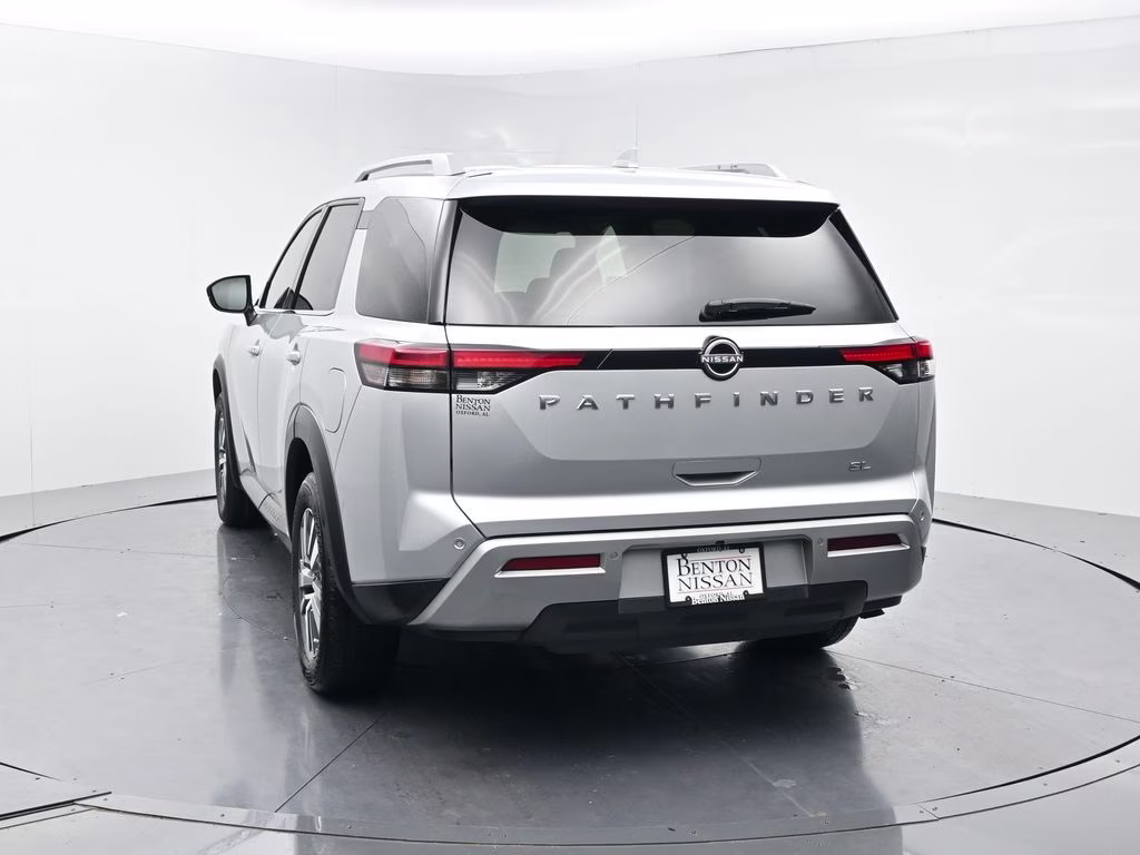 2025 Brilliant Silver Metallic Nissan Pathfinder SL FWD SUV