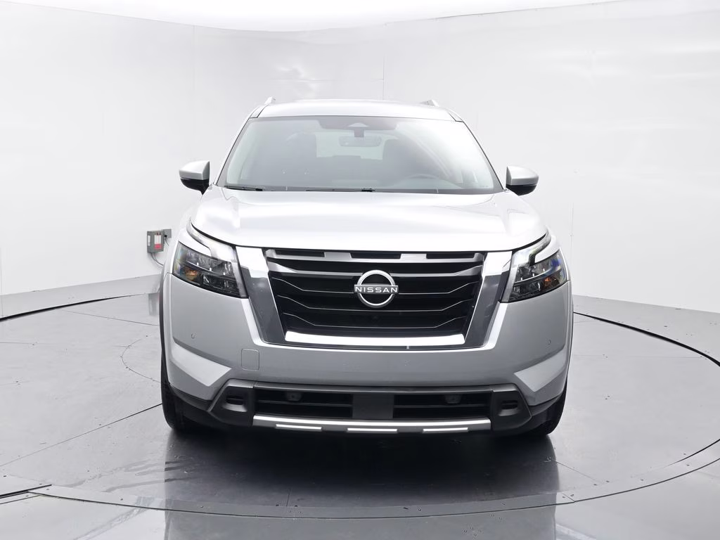 2025 Brilliant Silver Metallic Nissan Pathfinder SL FWD SUV