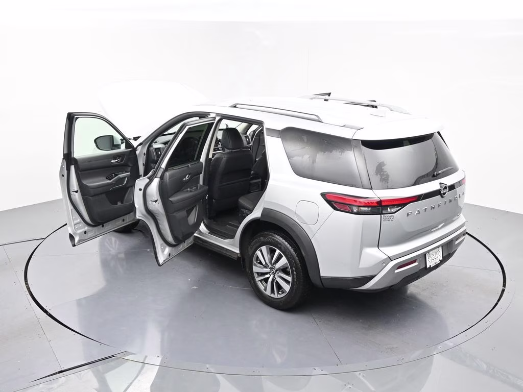 2025 Brilliant Silver Metallic Nissan Pathfinder SL FWD SUV