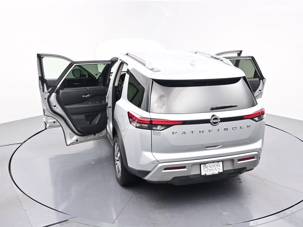 2025 Brilliant Silver Metallic Nissan Pathfinder SL FWD SUV