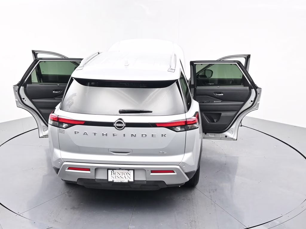 2025 Brilliant Silver Metallic Nissan Pathfinder SL FWD SUV