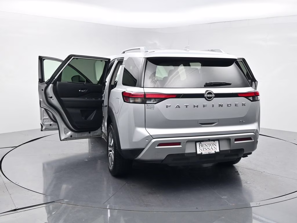 2025 Brilliant Silver Metallic Nissan Pathfinder SL FWD SUV
