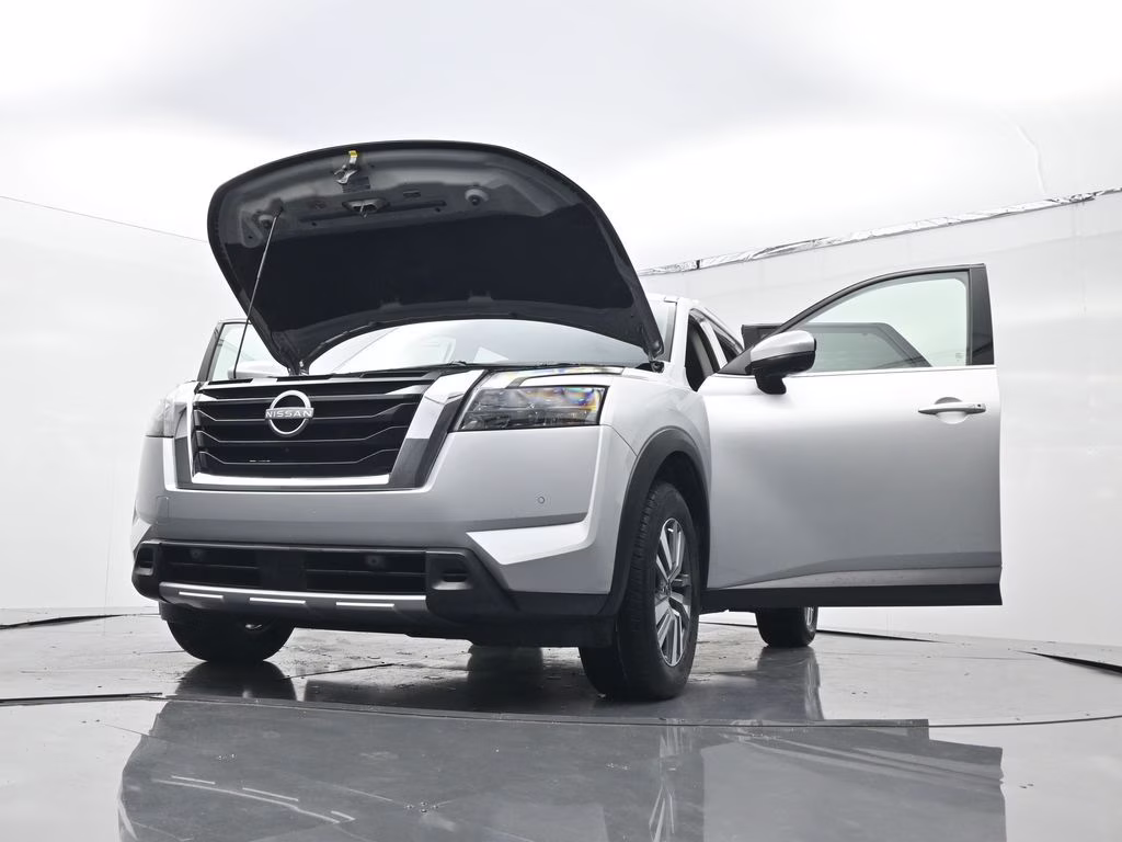 2025 Brilliant Silver Metallic Nissan Pathfinder SL FWD SUV