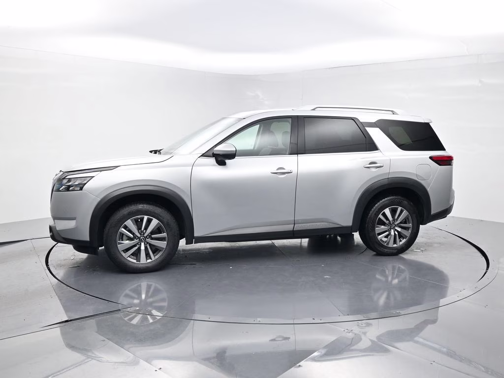 2025 Brilliant Silver Metallic Nissan Pathfinder SL FWD SUV