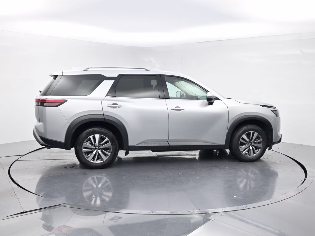2025 Brilliant Silver Metallic Nissan Pathfinder SL FWD SUV