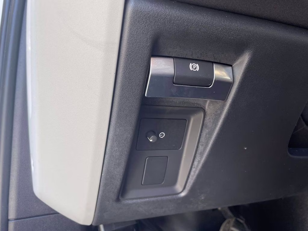 2023 White Land Rover Defender 130 X-Dynamic SE AWD SUV