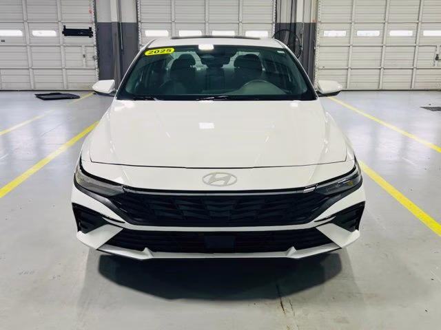 2025 Serenity White Hyundai Elantra SEL Convenience FWD Sedan