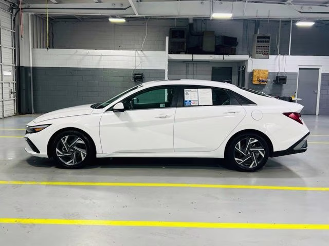 2025 Serenity White Hyundai Elantra SEL Convenience FWD Sedan