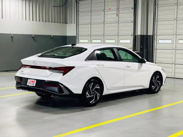2025 Serenity White Hyundai Elantra SEL Convenience FWD Sedan