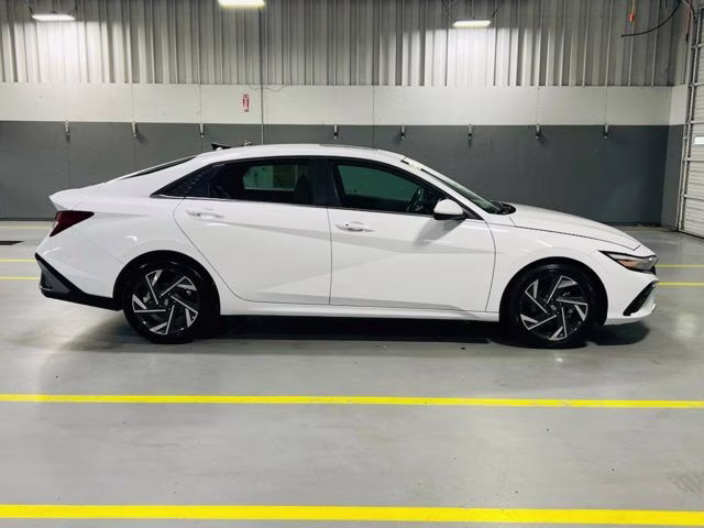 2025 Serenity White Hyundai Elantra SEL Convenience FWD Sedan