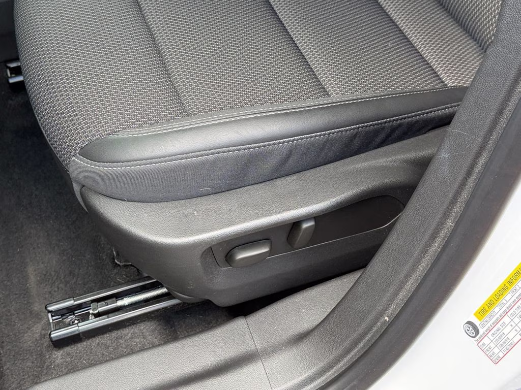 2023 Summit White Buick Envision Preferred w/Enhanced Driver Confidence Pkg AWD SUV
