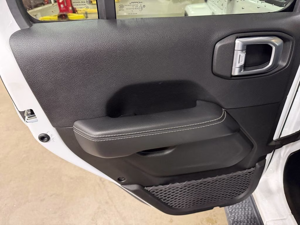 2021 Bright White Clearcoat Jeep Wrangler Unlimited Sahara 4x4 4X4 SUV
