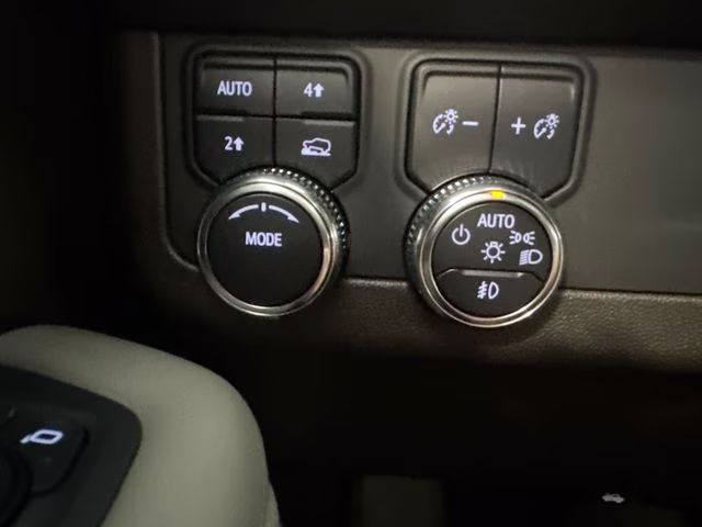 2024 Summit White GMC Yukon XL SLT 4X4 SUV