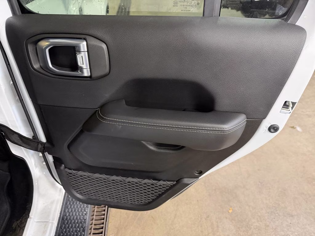 2021 Bright White Clearcoat Jeep Wrangler Unlimited Sahara 4x4 4X4 SUV
