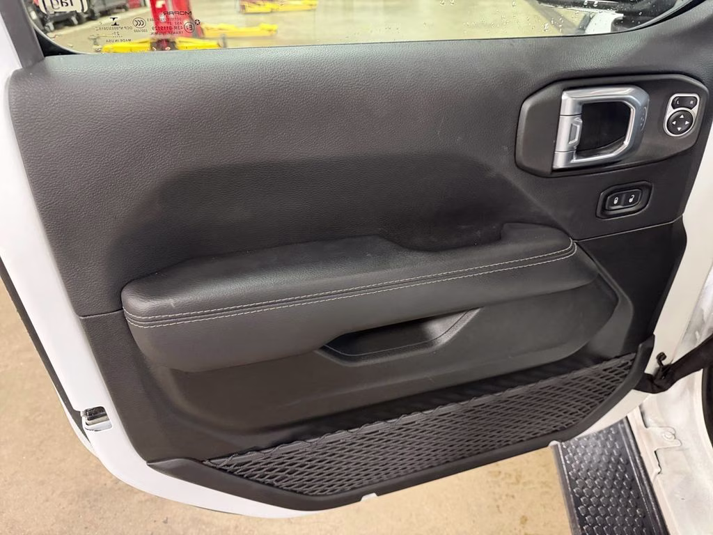 2021 Bright White Clearcoat Jeep Wrangler Unlimited Sahara 4x4 4X4 SUV