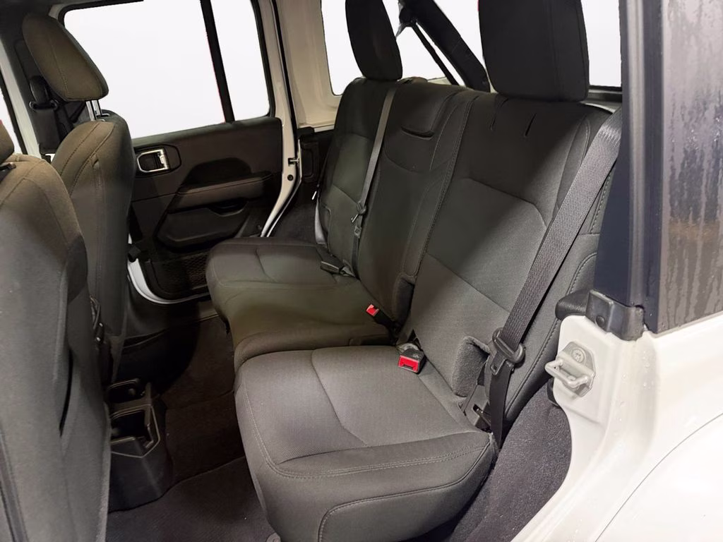2021 Bright White Clearcoat Jeep Wrangler Unlimited Sahara 4x4 4X4 SUV