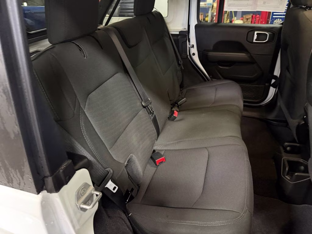 2021 Bright White Clearcoat Jeep Wrangler Unlimited Sahara 4x4 4X4 SUV