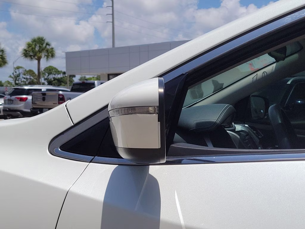 2019 Pearl White Tricoat Nissan Murano S FWD SUV