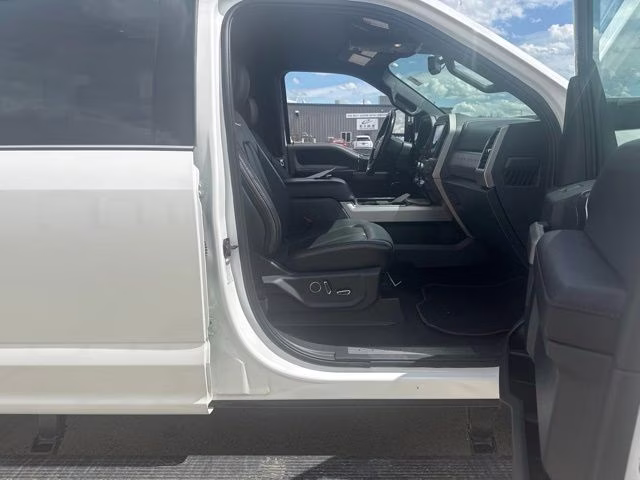 2022 White Metallic Ford Super Duty F-350 SRW Platinum 4X4 Truck