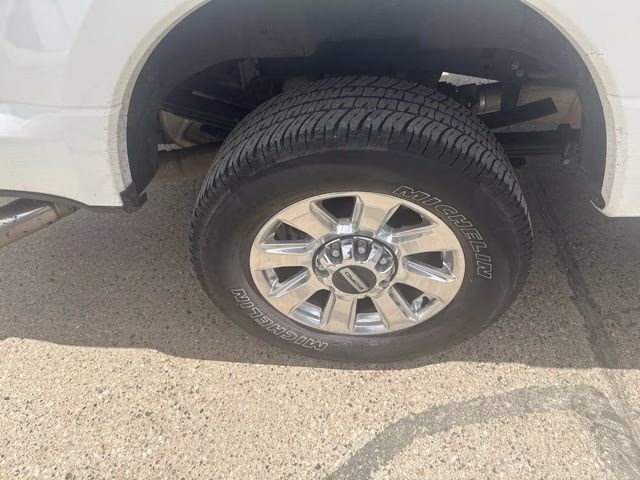 2022 White Metallic Ford Super Duty F-350 SRW Platinum 4X4 Truck