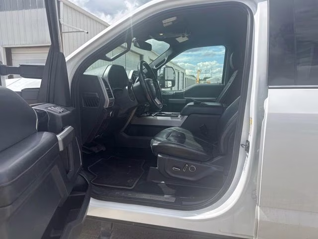 2022 White Metallic Ford Super Duty F-350 SRW Platinum 4X4 Truck