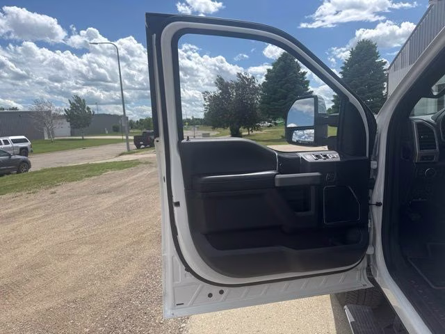2022 White Metallic Ford Super Duty F-350 SRW Platinum 4X4 Truck