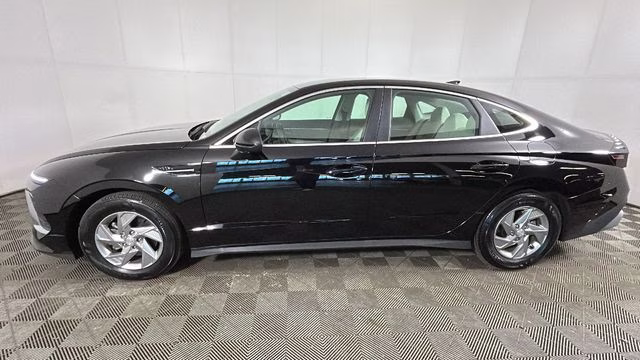2026 Abyss Black Hyundai Sonata SE FWD Sedan