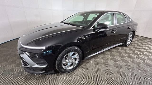 2026 Abyss Black Hyundai Sonata SE FWD Sedan