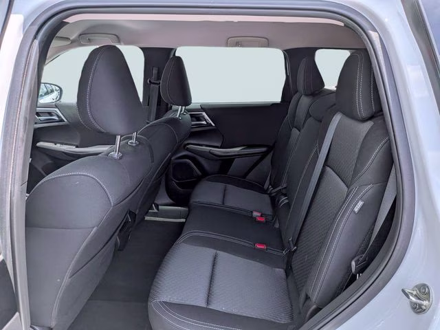 2022 White Diamond Mitsubishi Outlander ES 4X4 SUV