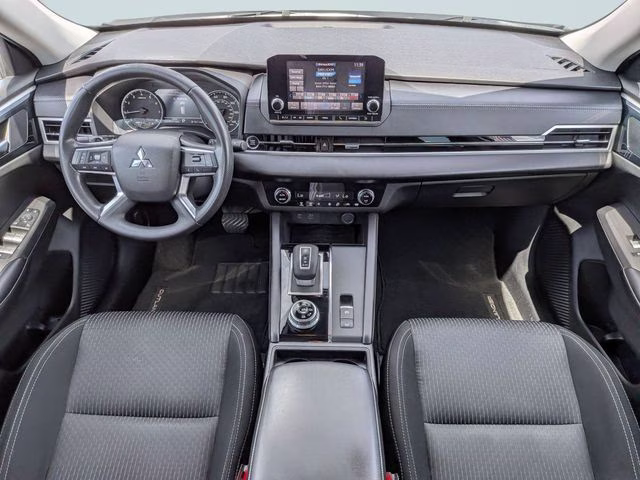2022 White Diamond Mitsubishi Outlander ES 4X4 SUV