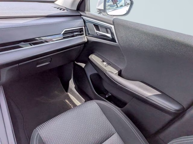 2022 White Diamond Mitsubishi Outlander ES 4X4 SUV