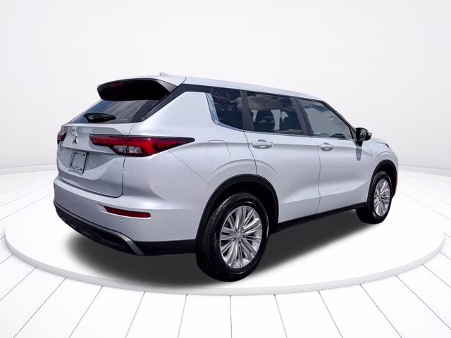 2022 White Diamond Mitsubishi Outlander ES 4X4 SUV