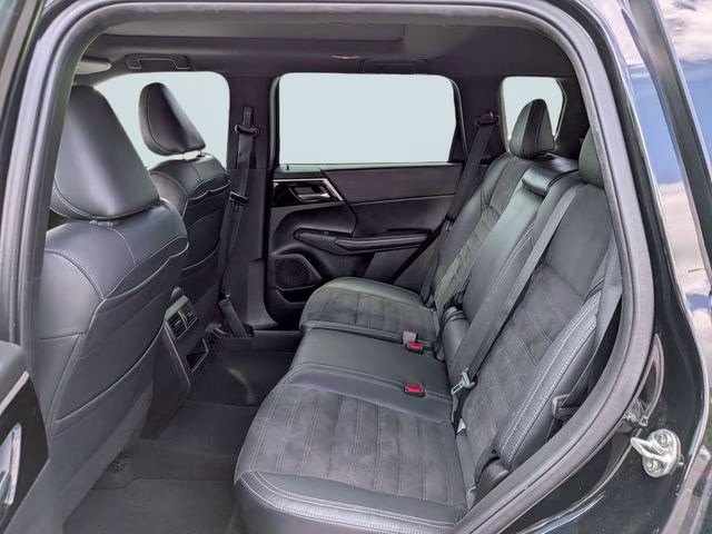 2022 Labrador Black Pearl Mitsubishi Outlander Black Edition FWD SUV