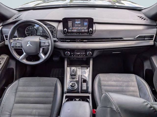2022 Labrador Black Pearl Mitsubishi Outlander Black Edition FWD SUV