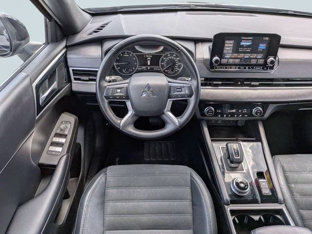 2022 Labrador Black Pearl Mitsubishi Outlander Black Edition FWD SUV