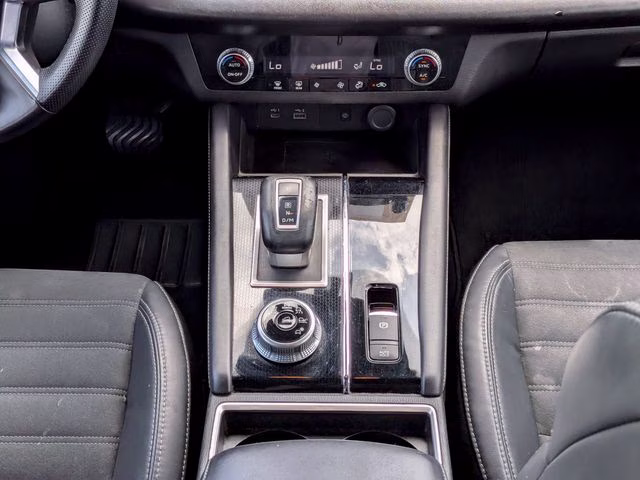 2022 Labrador Black Pearl Mitsubishi Outlander Black Edition FWD SUV