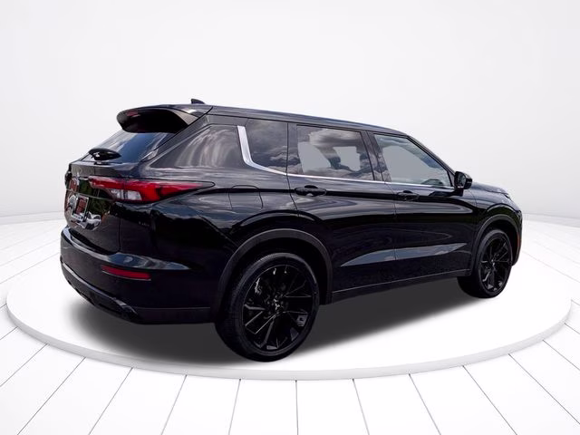 2022 Labrador Black Pearl Mitsubishi Outlander Black Edition FWD SUV