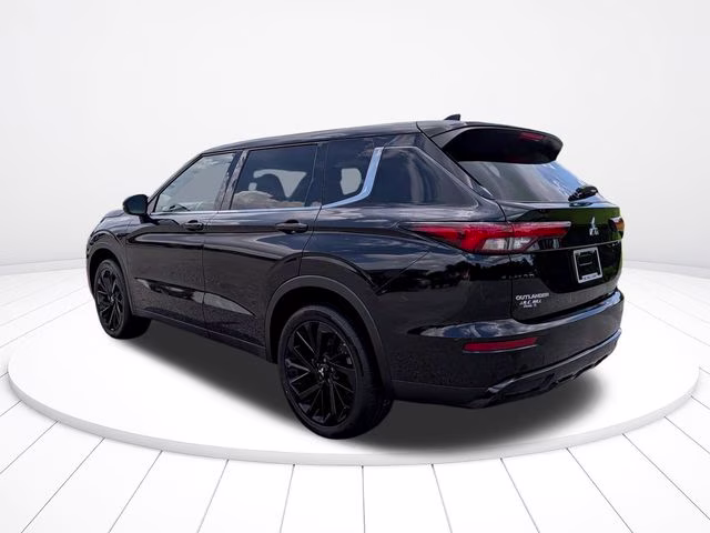 2022 Labrador Black Pearl Mitsubishi Outlander Black Edition FWD SUV