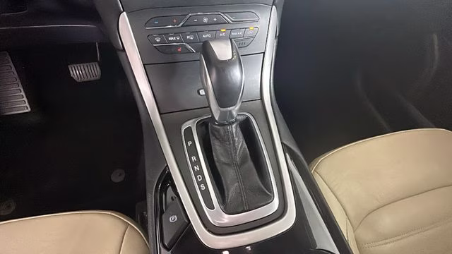 2018 White Gold Metallic Ford Edge SEL AWD SUV