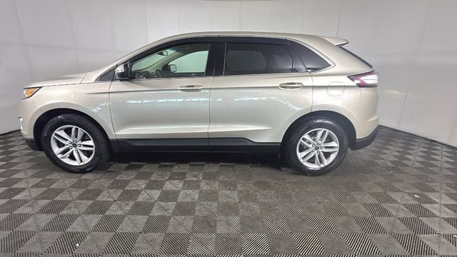 2018 White Gold Metallic Ford Edge SEL AWD SUV