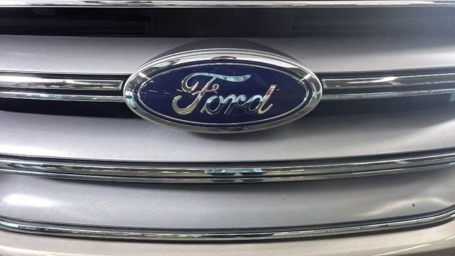 2018 White Gold Metallic Ford Edge SEL AWD SUV
