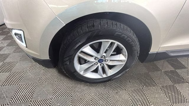 2018 White Gold Metallic Ford Edge SEL AWD SUV